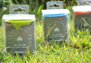 アウトドア用品のマグカップパッケージデザイン